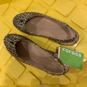 NWT Leopard crocs fashion flats
